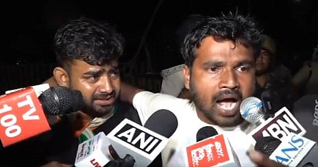 Jharkhand: Lathi charge on those involved in the protest! Agitated students