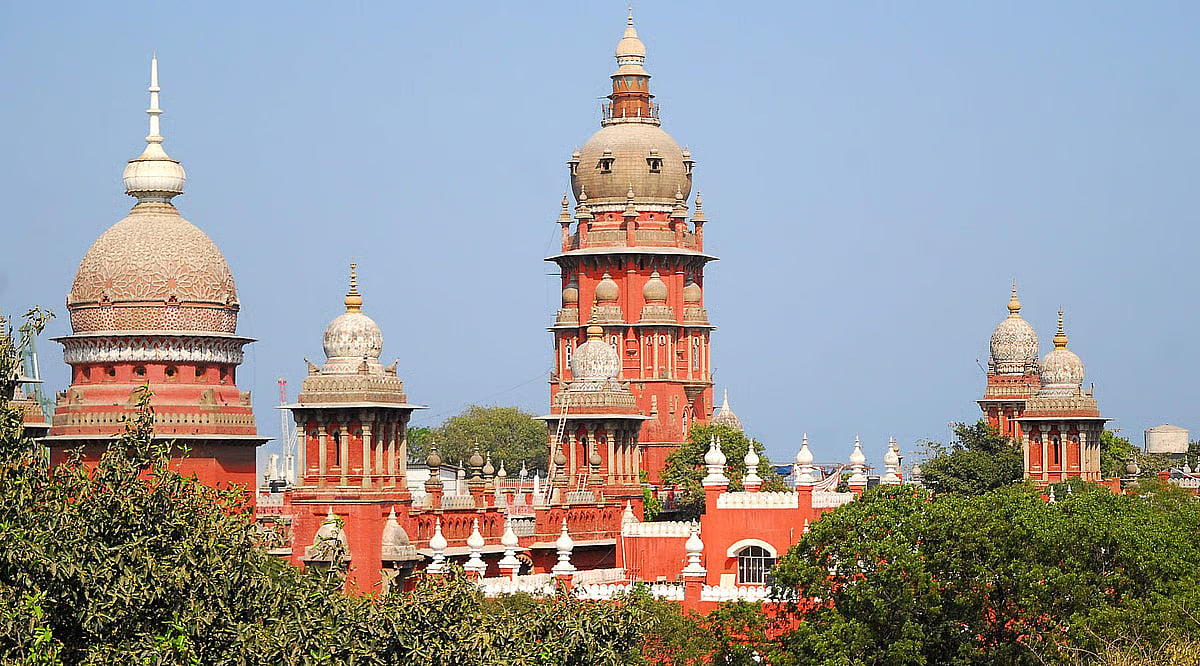 Arrest warrant for investigating officers: interim stay on single judge’s order