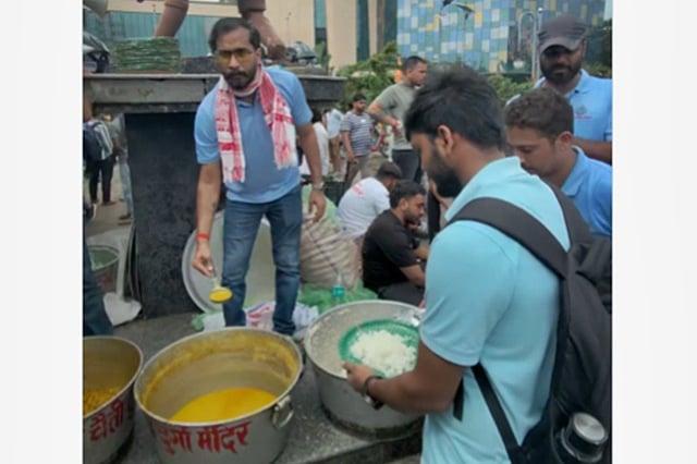 Student protest in Jharkhand! Food coming from temples, mosques, and gurdwaras!