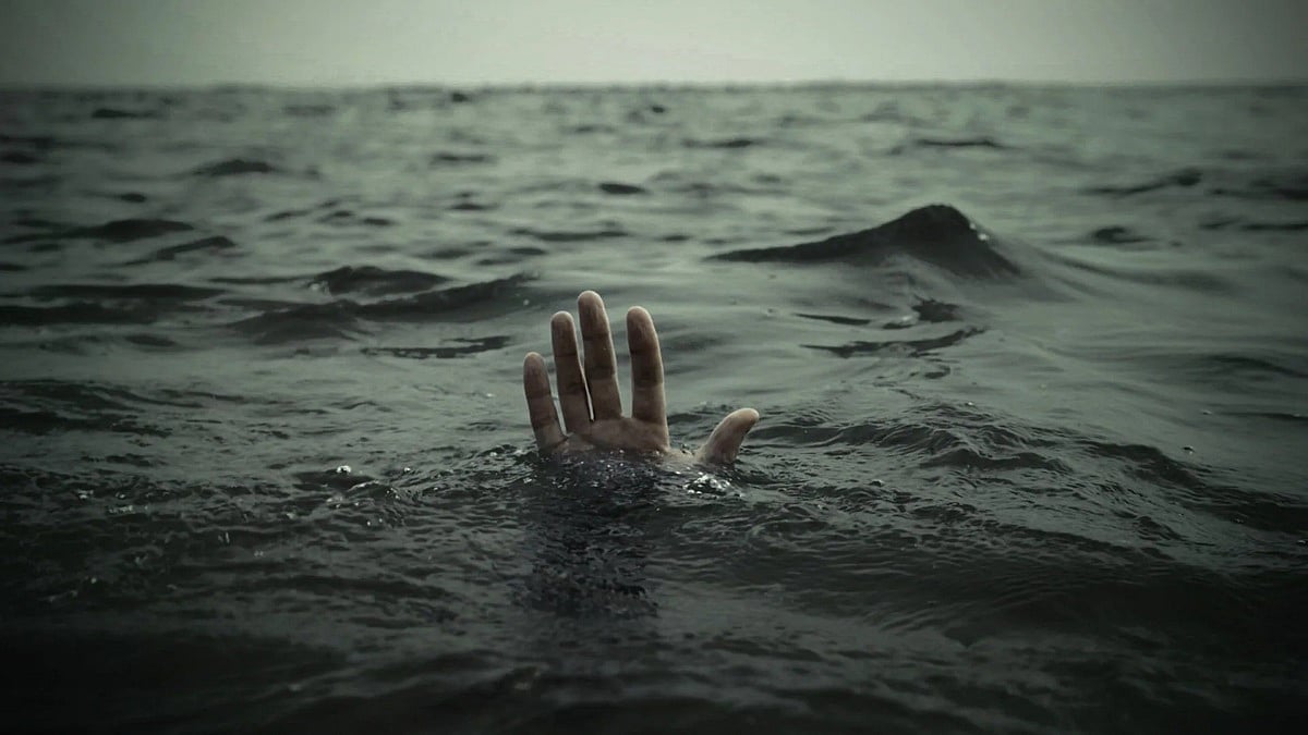Three people who went to immerse their mother’s ashes near Karur drowned in the Cauvery River and tragically died.