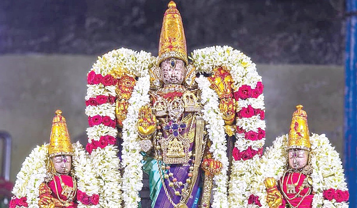 Repair of the damaged processional deity idol at Kanchipuram Varadaraja Perumal Temple