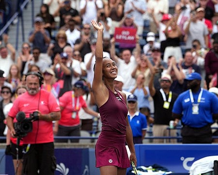 Rybakina advances, Andreyeva exits