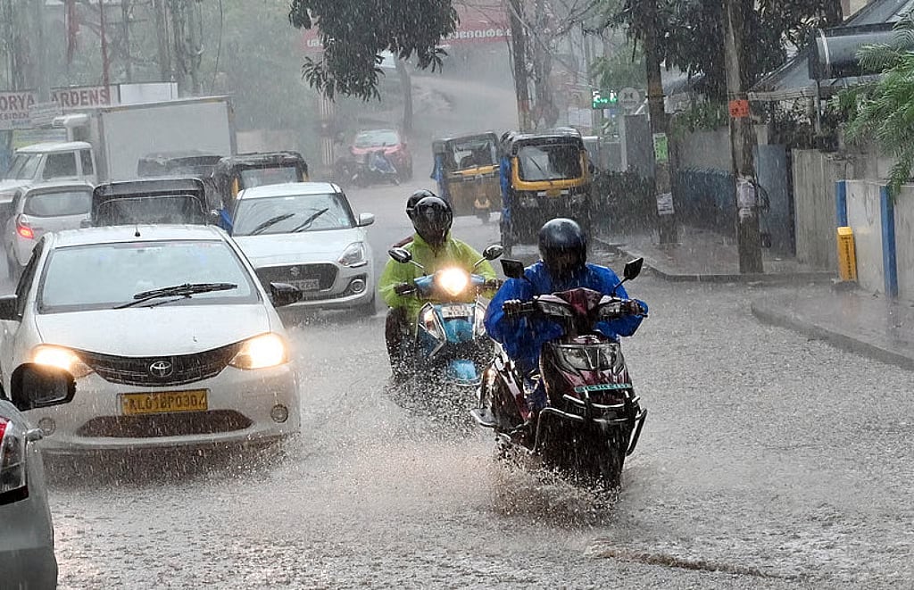 Heavy rain continues in Kerala: Red alert for 8 districts!