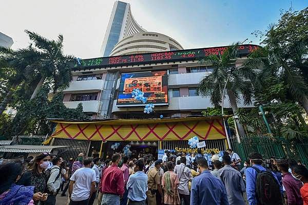 Sensex and Nifty rise after the announcement that there is no change in the interest rate!