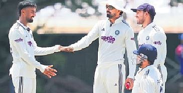 Practice Test against India: Sri Lanka XI 363/8