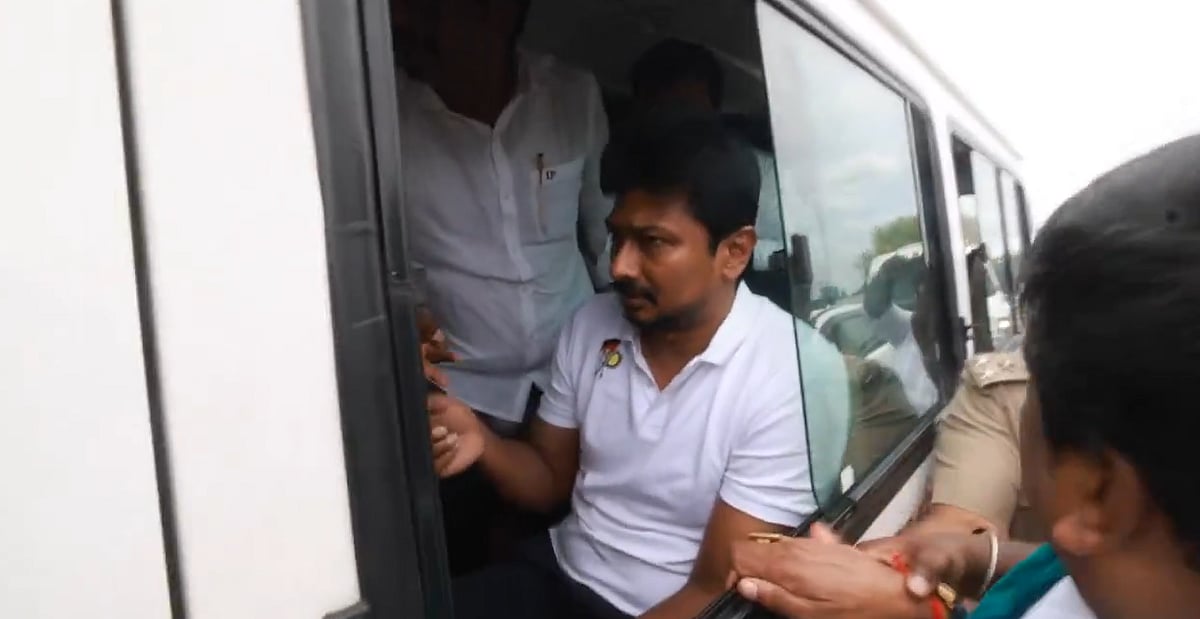 Lunch for Udhayanidhi at the Villupuram police station!