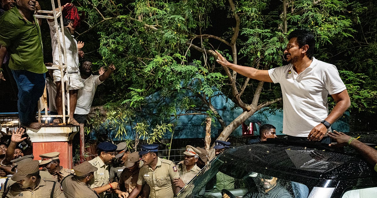 'Vijay effigy burning, Udhayanidhi waiting, journalists attacked' – uproar in Thanjavur