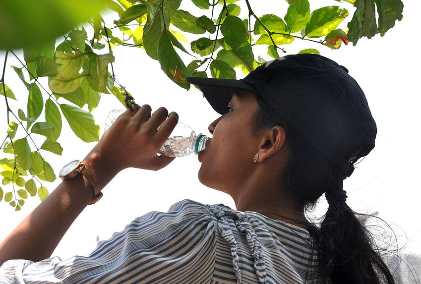 Does drinking water before eating help reduce body weight?