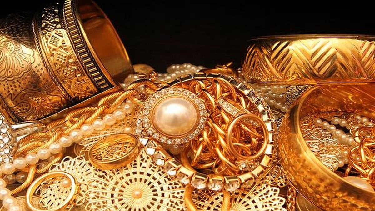 Was the smuggled gold worth Rs. 5 crore, seized after being found in a garbage dump in Ramanathapuram?
