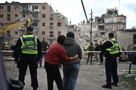 Russia launches airstrike on Ukrainian cities