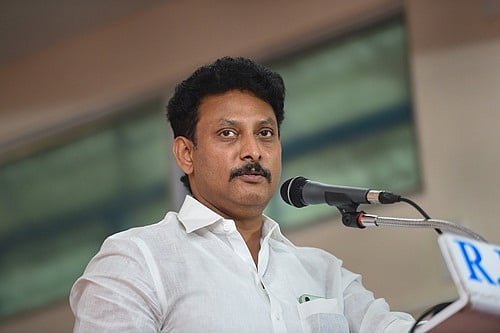 Rs. 100 crore fraud case! Former minister Anbil Mahesh arrested!