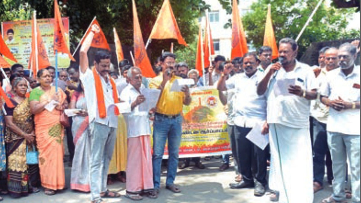 Hindu Munnani stages a protest in Chennai demanding that a lamp be lit on the Deepa pillar in Thiruparankundram