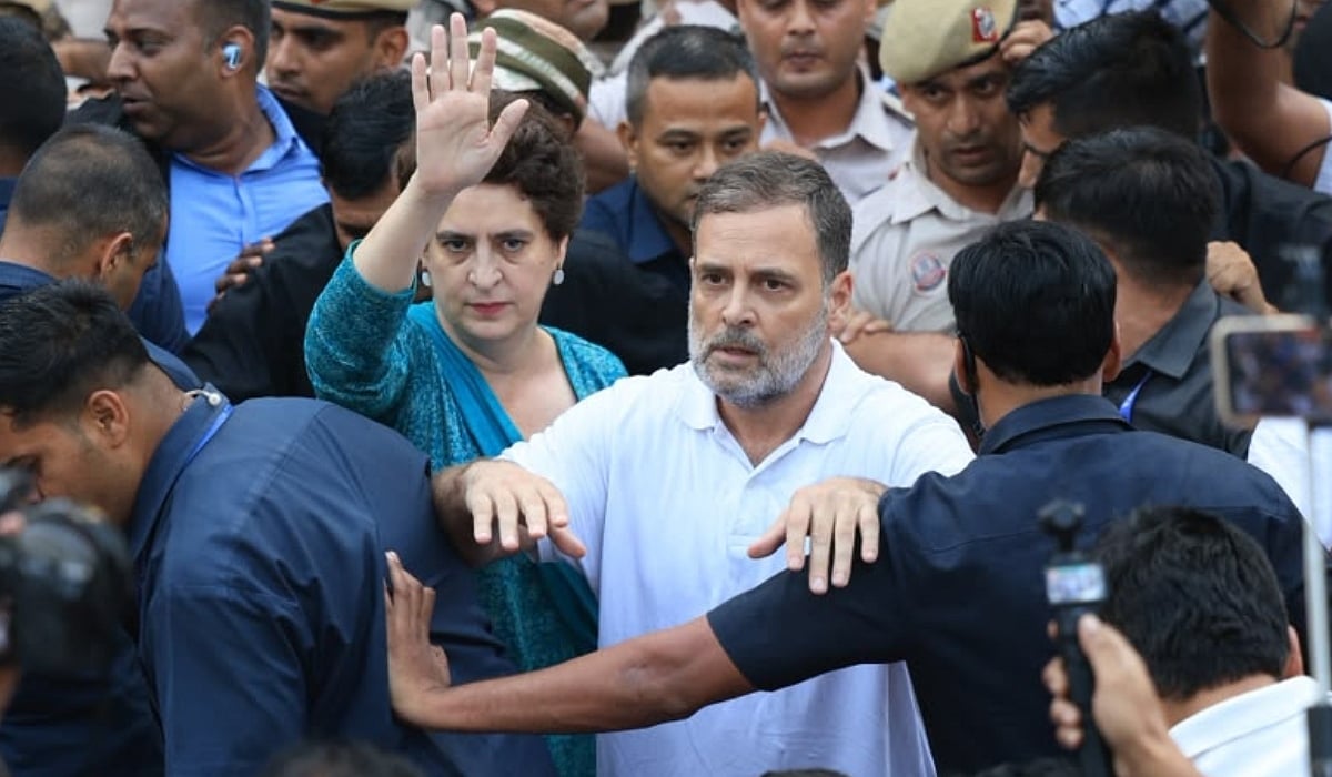 Case filed against Rahul and Priyanka for entering All India Radio station without permission