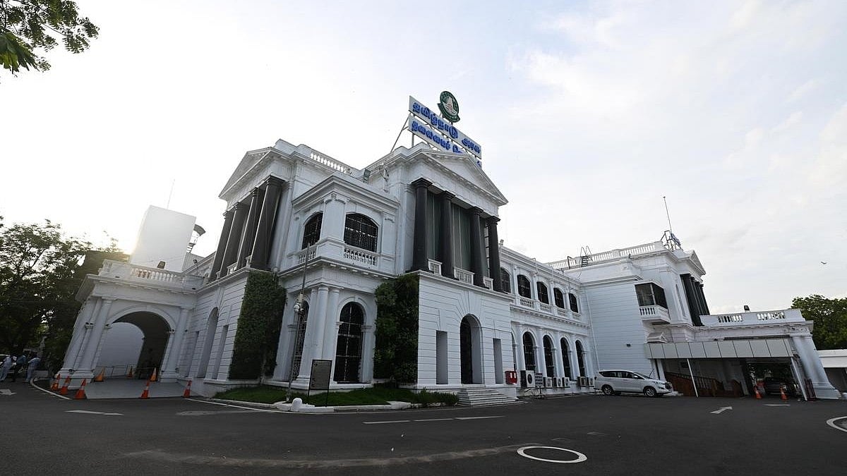 Sudden technical fault causes a one-hour power outage at Fort: work in ministers' rooms was disrupted