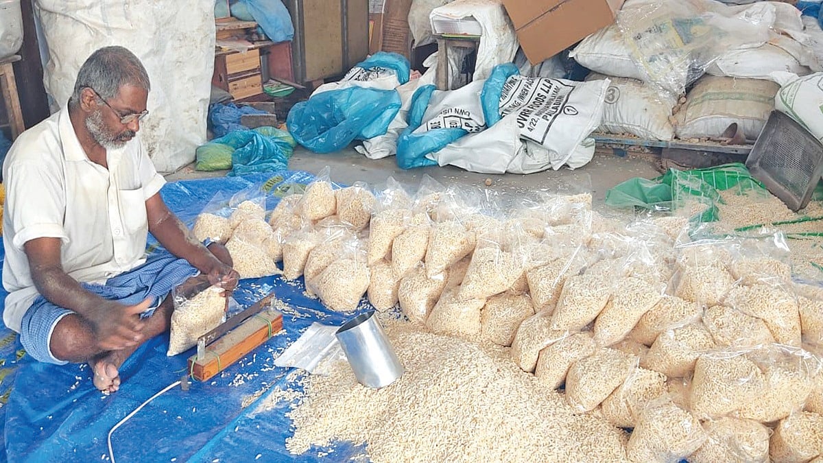 The puffed rice production industry in Udumalai is declining due to rising raw material prices