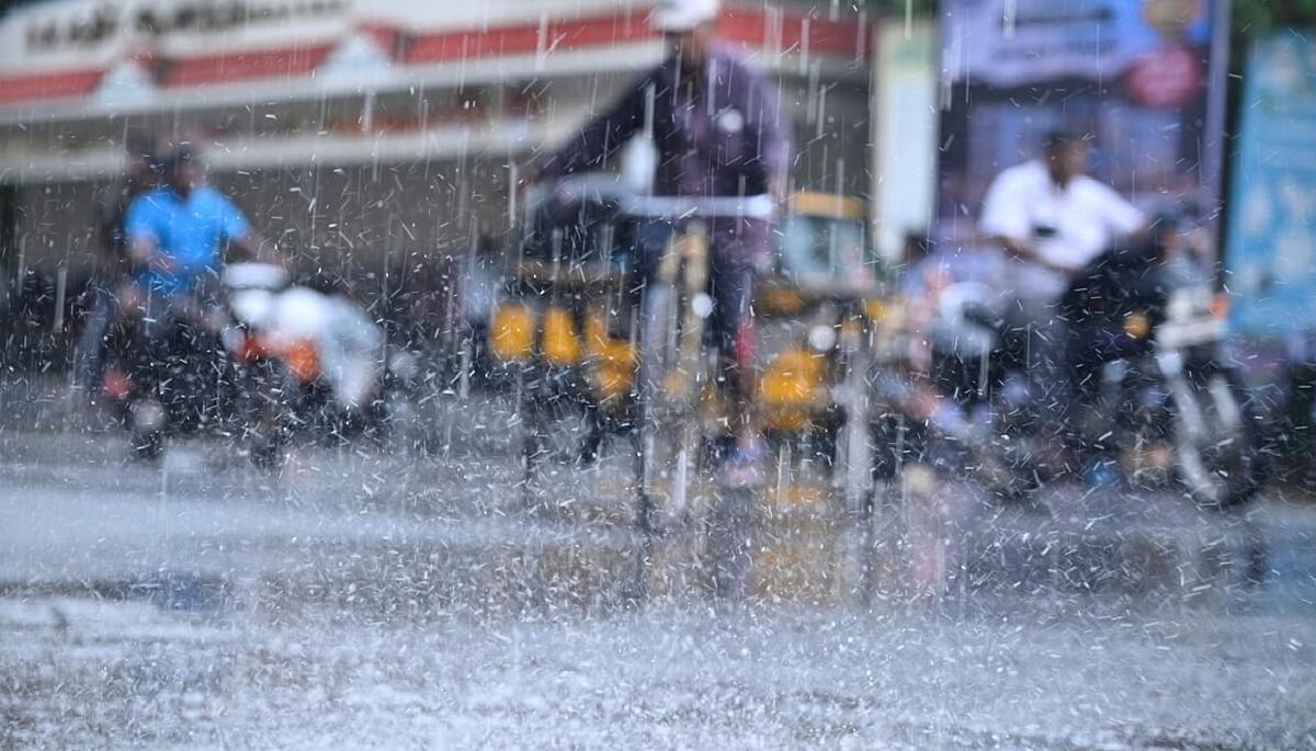 There is a possibility of very heavy rain today in 10 districts including Chennai, Tiruvallur, and Chengalpattu.