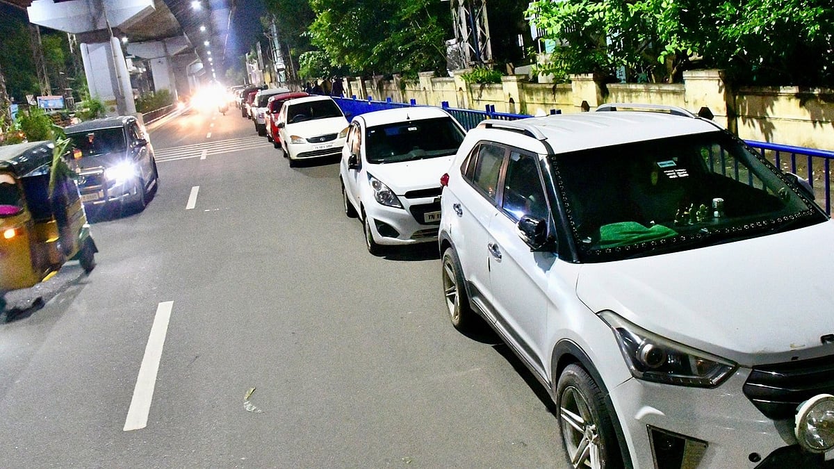 Madurai roads crowded with parked cars: officials reluctant to take action against violating companies