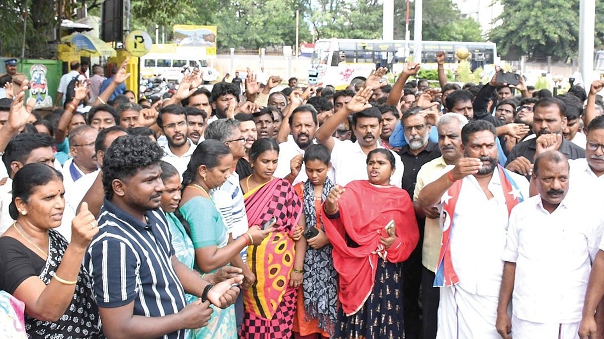 Coimbatore Collectorate besieged demanding the arrest of those involved in the student suicide case