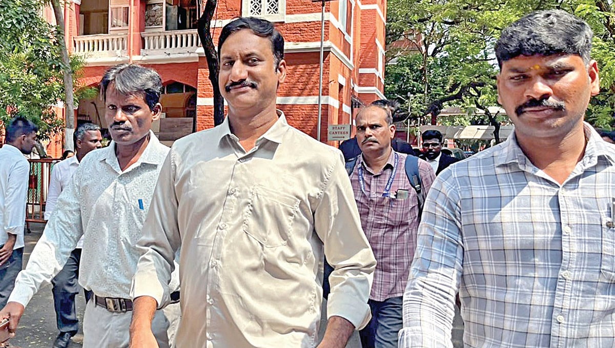 Former MLA Muthukumar, who had been absconding in the Rs. 400 crore fraud case, surrenders in court