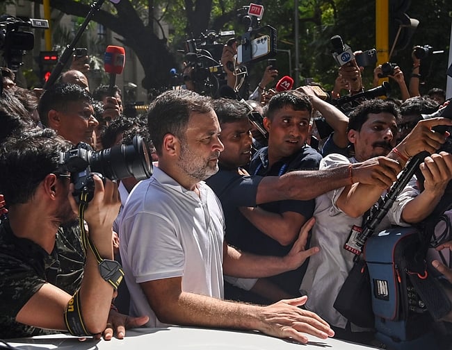 SIR: Modi and Amit Shah are looting the country! Rahul interview!