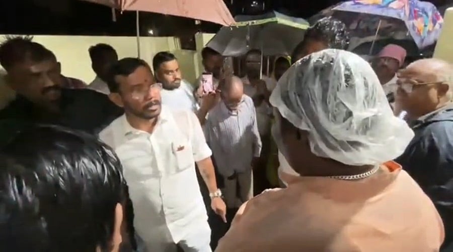 Residential areas floating in floodwaters due to heavy rain in Coimbatore! - Minister Sampathkumar argues with officials!