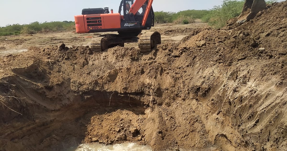 Chennai: Revenue loss to the government due to sand smuggling – truck owners’ association members allege!