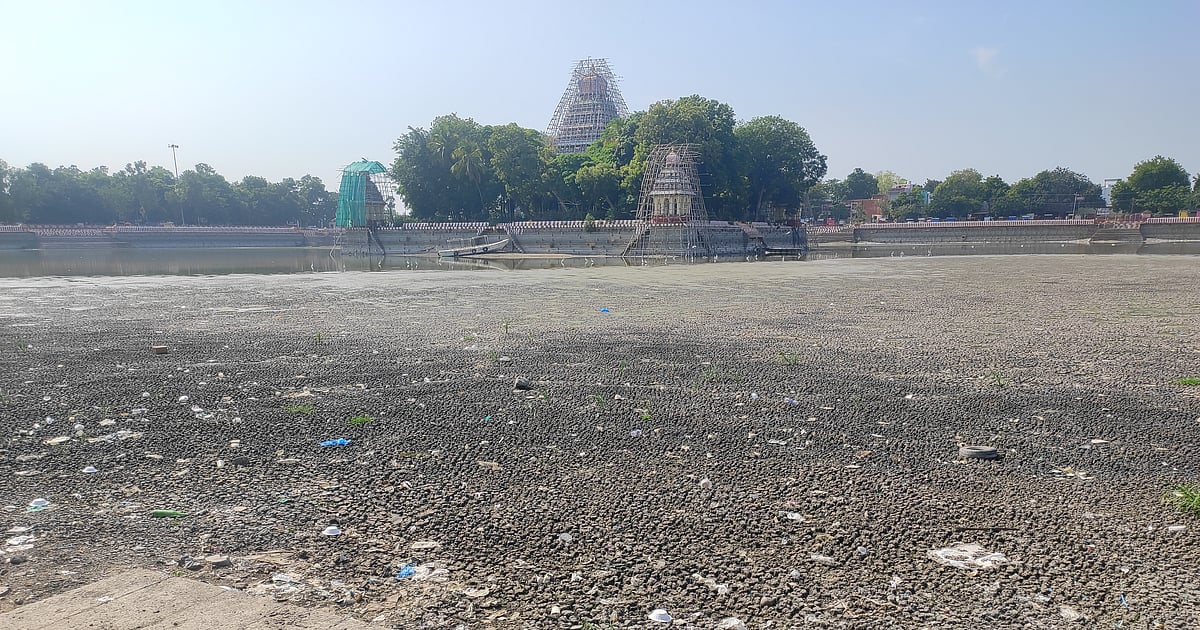 Vandiyur Teppakulam in Madurai is littered with garbage and polluted; will it be cleaned and the mandapam restored?